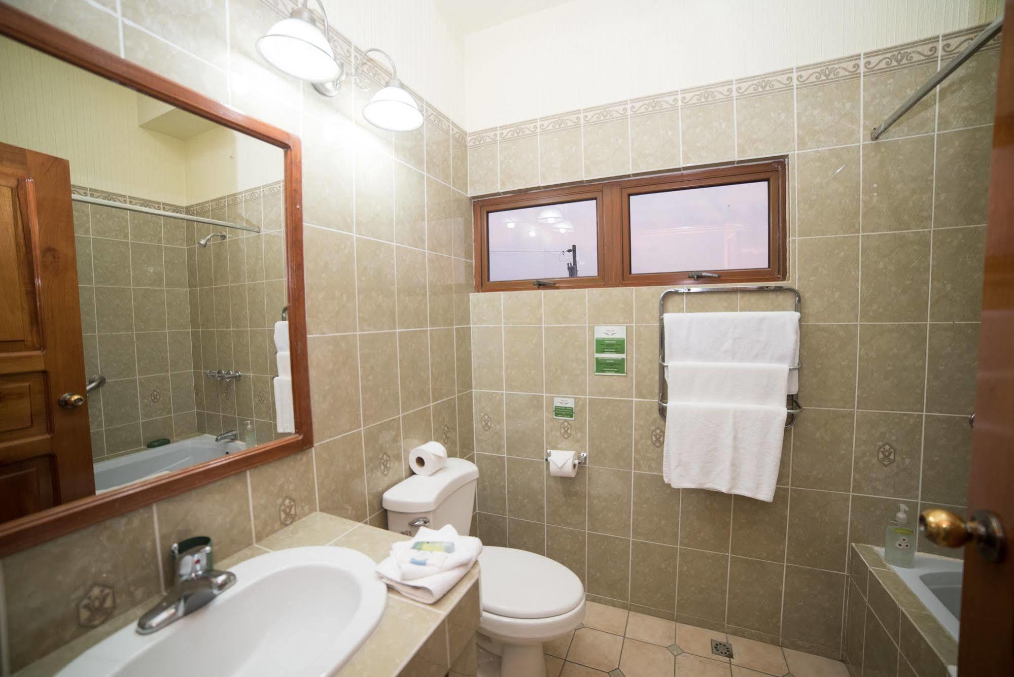 Hotel Anna Inn Olintepeque Εξωτερικό φωτογραφία
