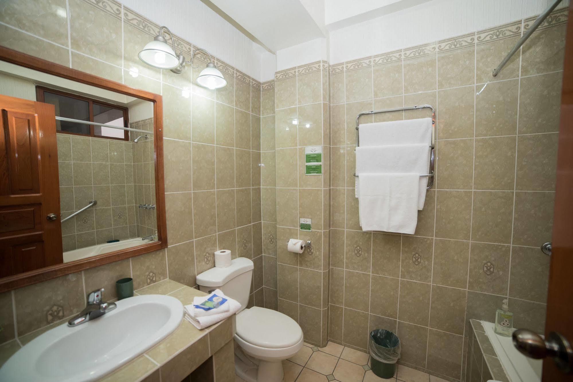Hotel Anna Inn Olintepeque Εξωτερικό φωτογραφία